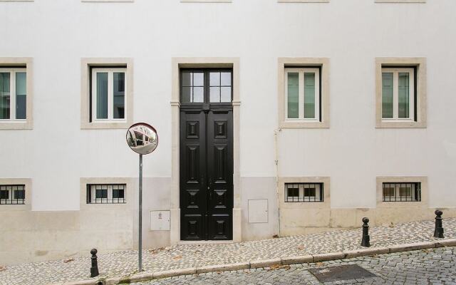 ALTIDO Stunning 2BR Apt w/garden, by the Avenida subway & Botanical Garden of Lisbon