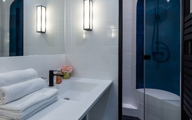 Luxury 2 Bedroom With AC - Louvre & Champs Elysees