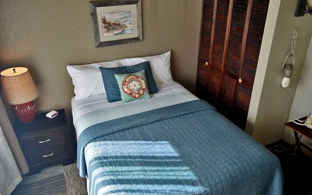 Seldovia Boardwalk Hotel