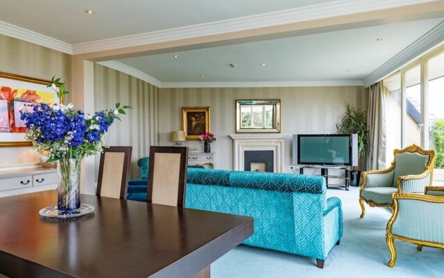Step House Hotel