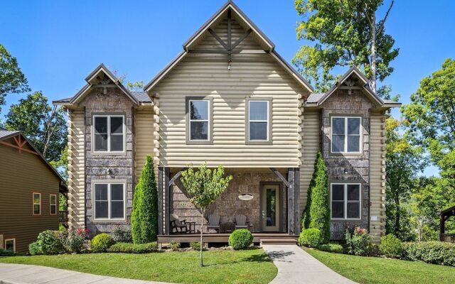 The Great Maple Retreat 13 Bedroom Home by Redawning