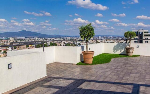 100MB Apt with Rooftop & Swimming Pool