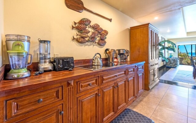 K B M Resorts- Hale-1470 Presidential 3bd, 3ba Beach-front Estate, A/c, Private Yard!
