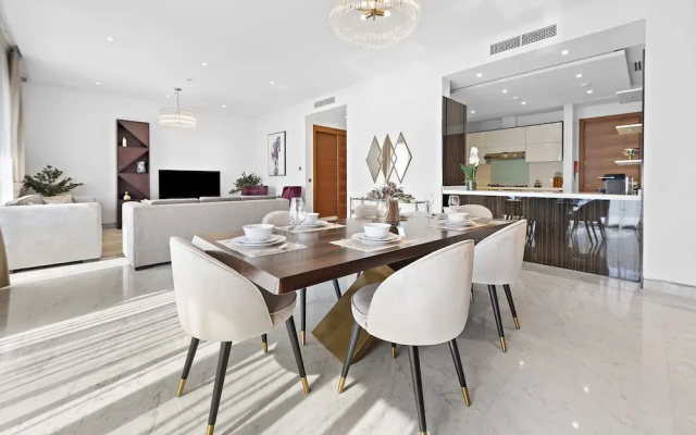 WelHome - Luxe Villa With Private Pool Near The Beach