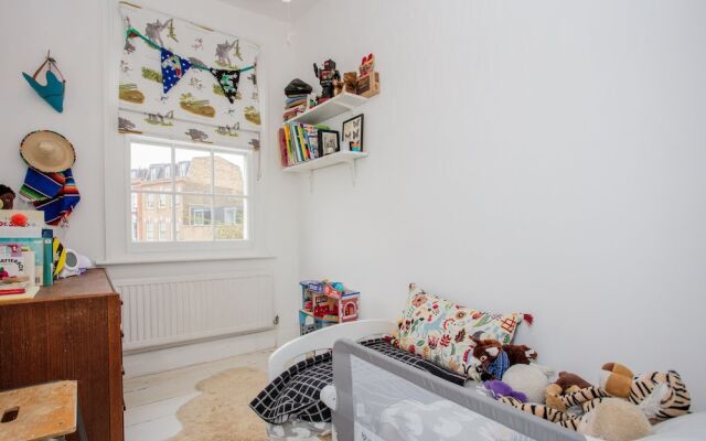 Stunning 2 Bedroom House in De Beauvoir Town