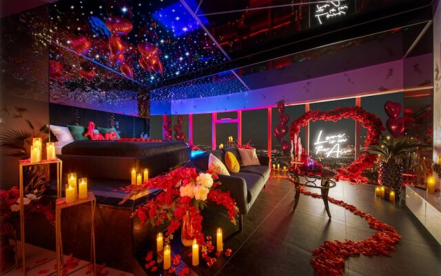 Apartments in Sky Tower with Bathtub near the window