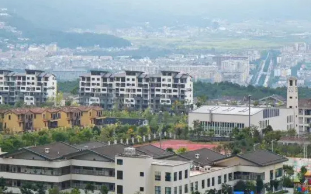 TengChong, Yi hot spring resort