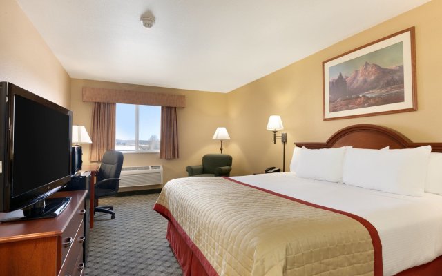 Pinedale Hotel & Suites