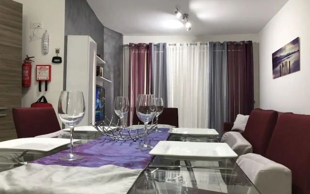 Sea View 2 Bed Apartment Close to Beach