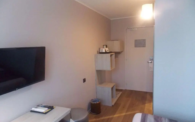 Отель Logis Hôtel Uzès Pont du Gard