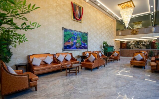 The Avenue Grand