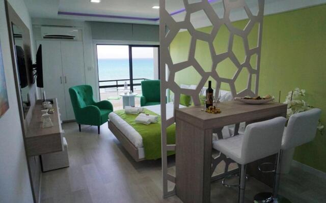 Lazuli Beachfront Apartment 405