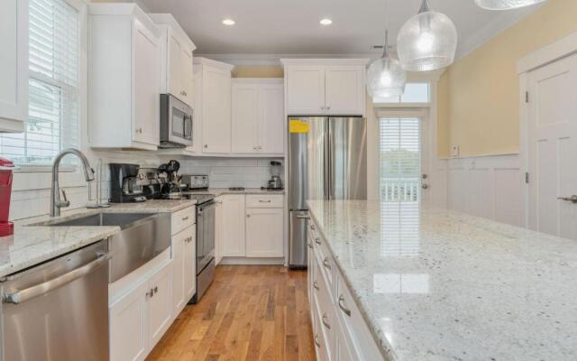 Alpha Breeze by Oak Island Accommodations