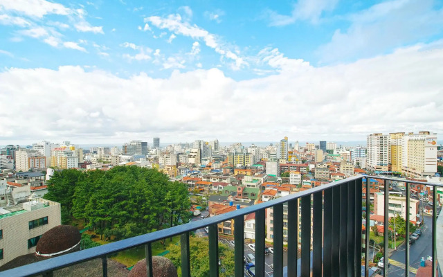 I-Jin Hotel