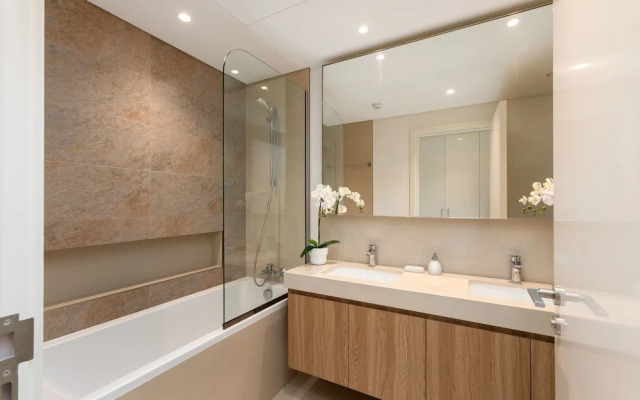 Sleek 2BR at Downtown Close to Dubai Mall