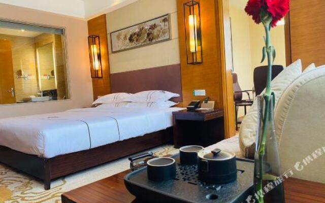 Zhaotong Purple Light Hotel