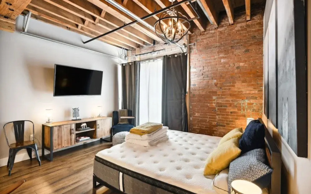 Studio w/ Pool Access: 2 Mi to Downtown Nashville!