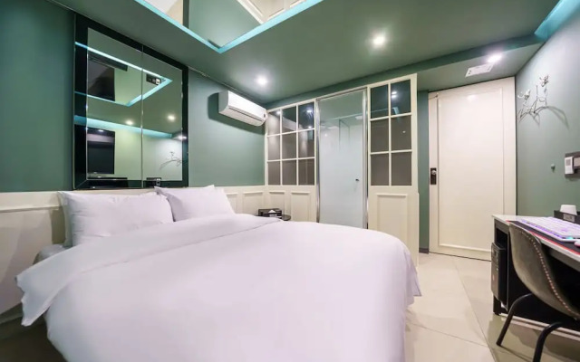 Shinchon Wol Hotel