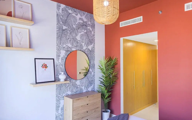 Art-inspired apartment amidst Downtown Dubai