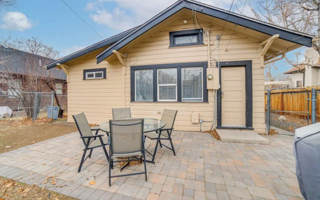 Walk to Midtown: Charming Reno Retreat
