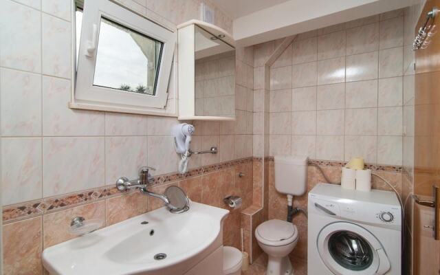 Nice Home in Sevid With 6 Bedrooms and Outdoor Swimming Pool