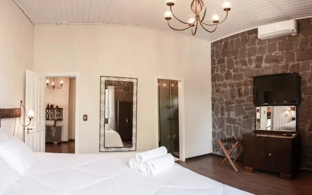 Casa de Pedra Mena Kaho