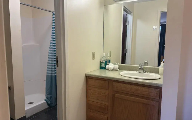 2 Bedroom Downtown Apt Walkable Safe Clean