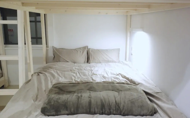 Horikawa Hostel