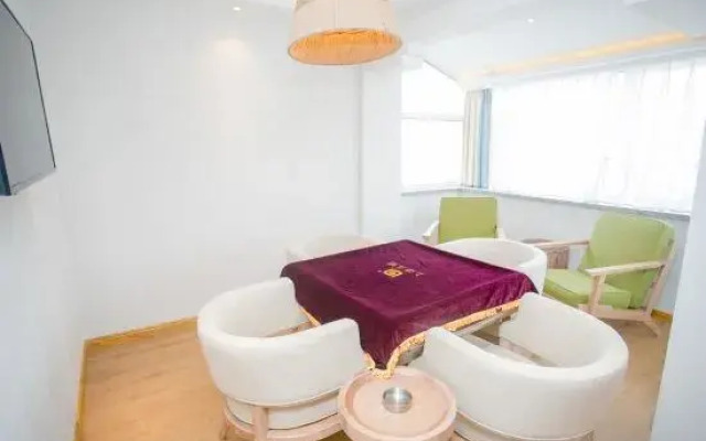 Changchun Lanhai Tangquan Business Hotel