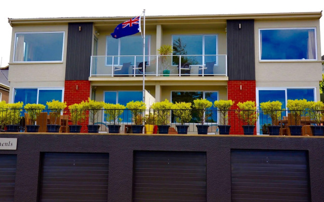 Roslyn Apartments