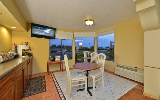 Americas Best Value Inn & Suites Williamstown