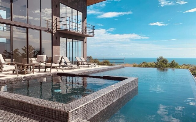 Prime Hermosa: Ocean View Villa w/ Infinity Pool by RedAwning