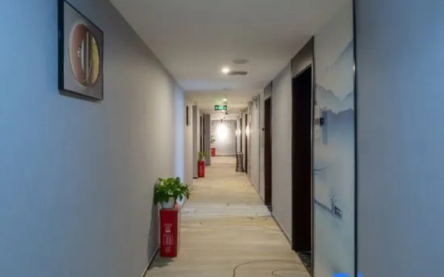 Xingshu Hotel (Zhengdong Mixc Provincial Government Store)