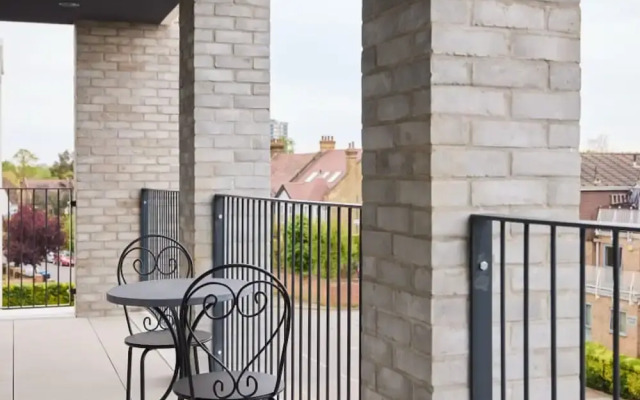 The Brondesbury Scenery - Bright 1bdr Flat With Balcony Parking