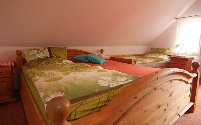 Landhauswohnung in Kroepelin mit Grossem Garten