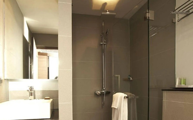 Отель Sukhumvit Suites