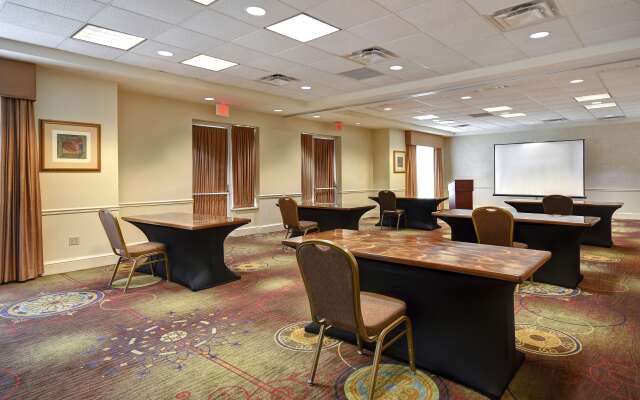 Hilton Garden Inn Detroit Metro Airport
