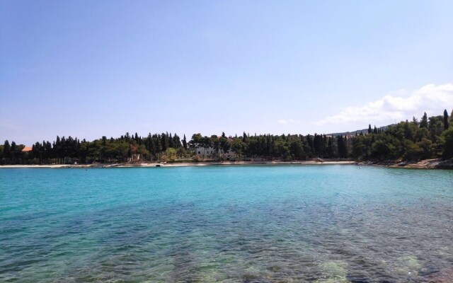 Leana - Great Location and Close to Beach - A1