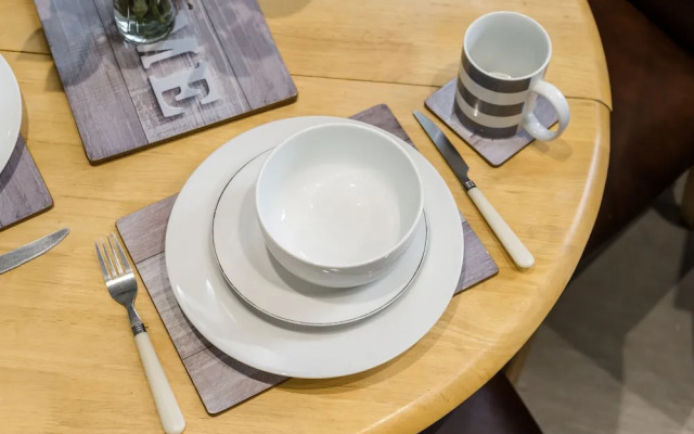 2br-sleeps5-privategarden-freeparking-pets