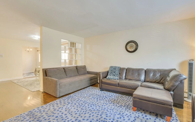 Walk to Train: Convenient Skokie Condo!