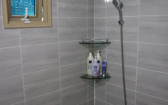 Blue Island Guesthouse - Hostel