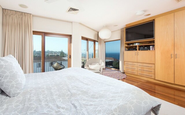 Stunning East Suburb Coastal Home H373