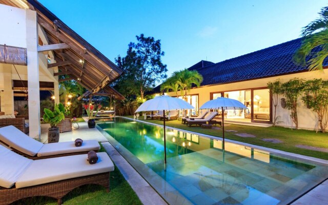 Luxury 5 Bedroom Villa With Private Pool, Bali Villa 2055