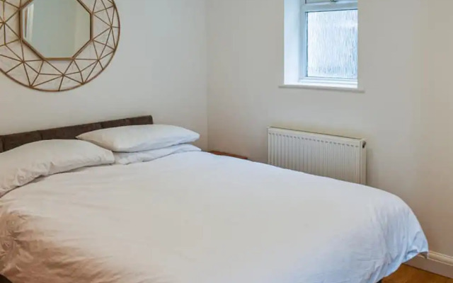 Immaculate 2-bed Bungalow in Weybridge