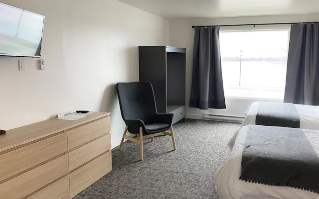 The Bayview Motel - Fort Frances, ON - Lakeside Motel