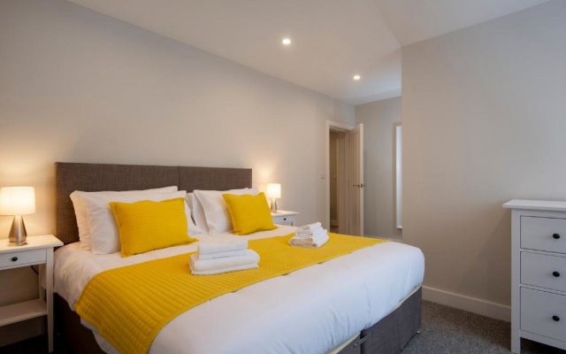 Oliverball Serviced Apartments - Flat D - Modern, top floor, 2 bedroom, 2 bathroom apartment in Central Southsea