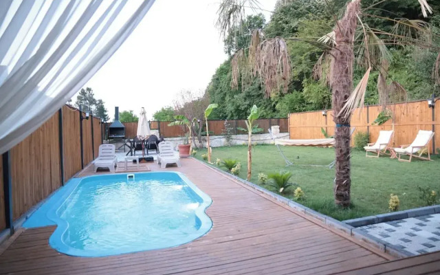 The Jungle Bungalov