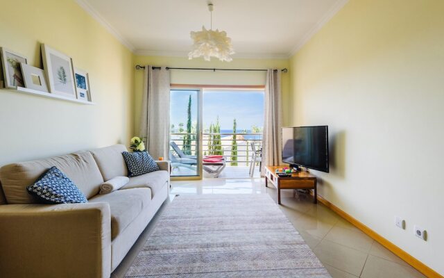 Sea view Apartment with sunbathing Terrace & 2 Swimming pools