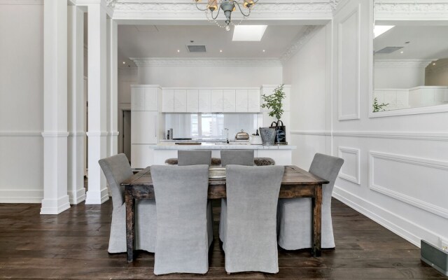 QV Luxury Elegant 2 Bedroom w Wifi-1035