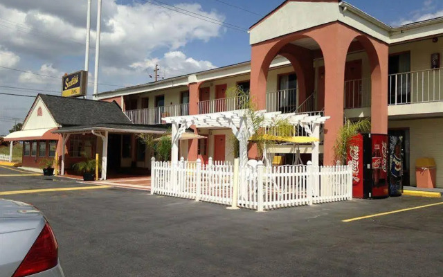 Deluxe INN  Augusta